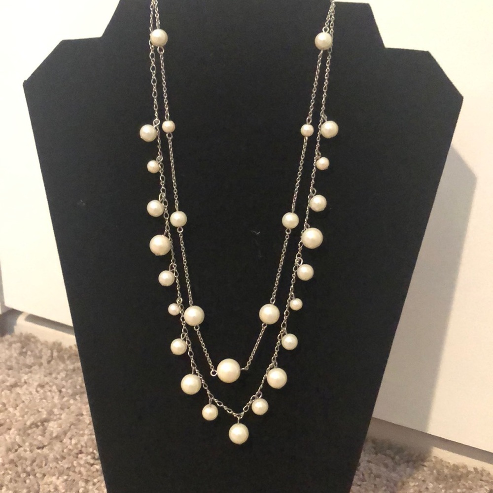 Express pearl necklace